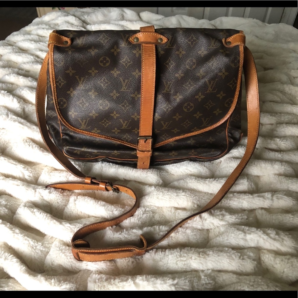 Louis Vuitton Saumur 35